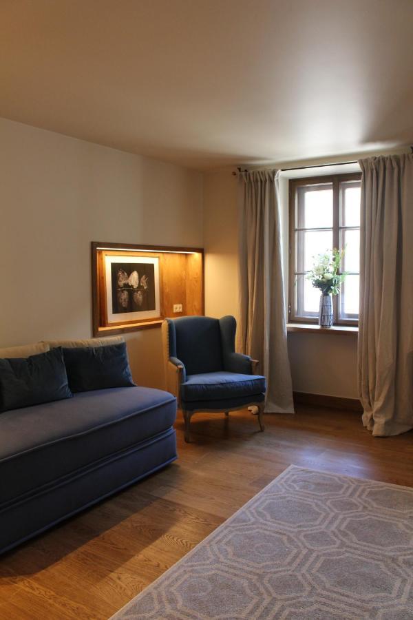 Deluxe Studio,1002242001:JPEG